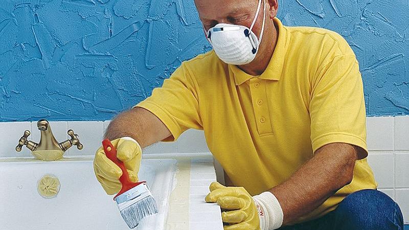 Émaillage de bain à faire soi-même: comment traiter un bain avec de l'acrylique liquide à la maison