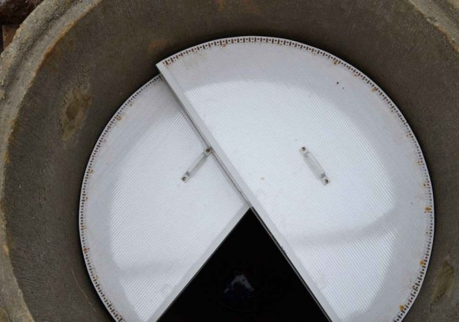 Réchauffer les anneaux d'un puits en béton pour l'hiver de vos propres mains