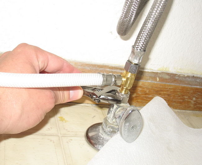 Installer un bidet de vos propres mains: les spécificités de l'installation et de la connexion aux communications