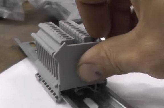 Borniers auto-serrants : types et étendue + recommandations pour les clients