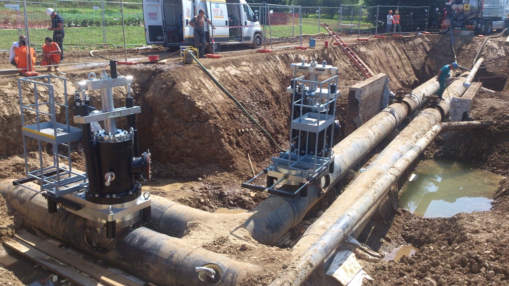 Les principales étapes et règles pour puiser dans une conduite d'eau - lire en détail