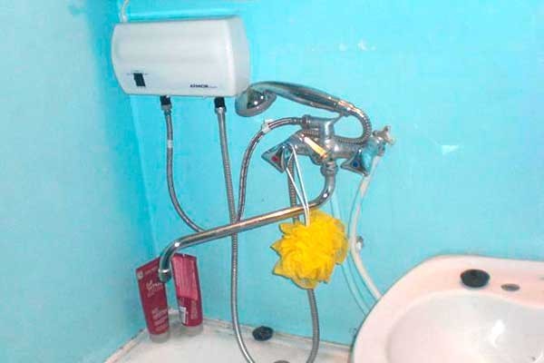 Comment installer un chauffe-eau : stockage (chaudière), débit