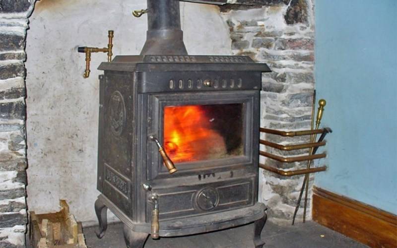 Fournaise avec circuit d'eau pour chauffage domestique