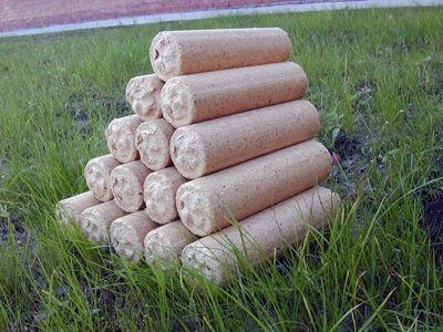 Briquettes combustibles ou bois de chauffage, ce qui est mieux selon les experts et les gens ordinaires