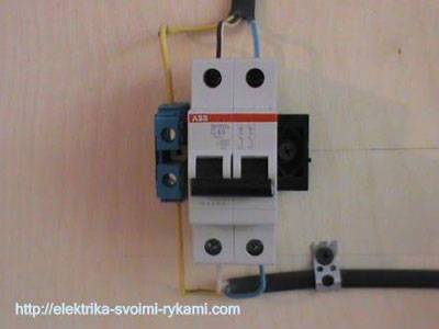 Comment connecter un interrupteur d'éclairage à trois gangs