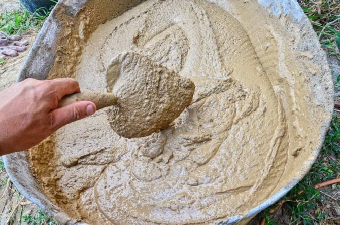 Nous construisons pour les âges! les bonnes proportions d'argile et de sable pour la pose du four