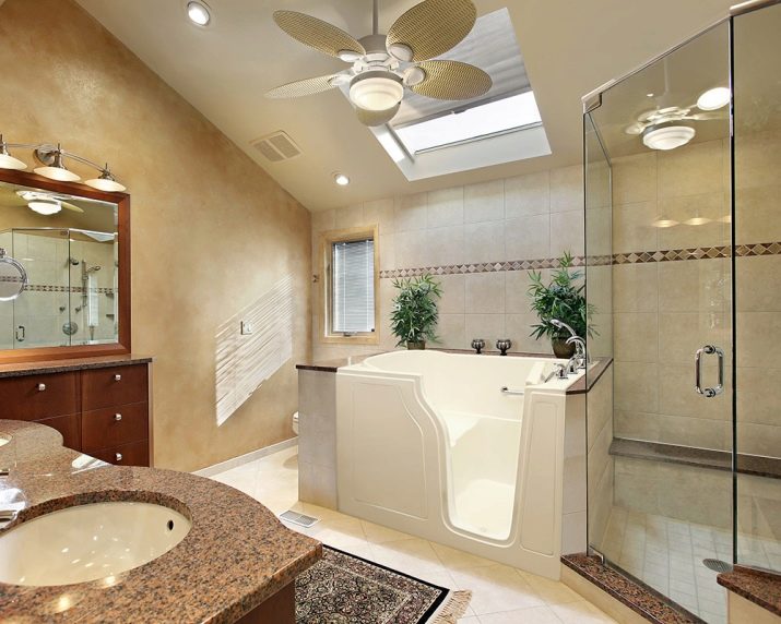 Baignoires assises pour petites salles de bain : types, appareil + comment choisir la bonne