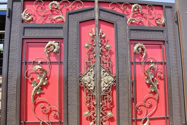 Comment faire un portail de vos propres mains en carton ondulé: dessins + instructions étape par étape