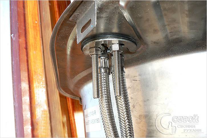 Comment dévisser le robinet du tuyau métal-plastique