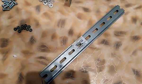 Comment faire un support TV de vos propres mains: options maison populaires