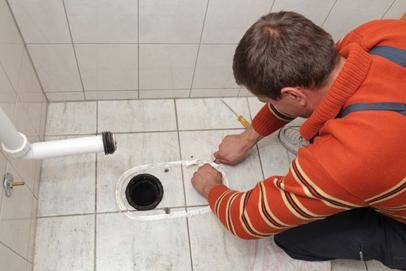 Comment installer une toilette à sortie horizontale ?