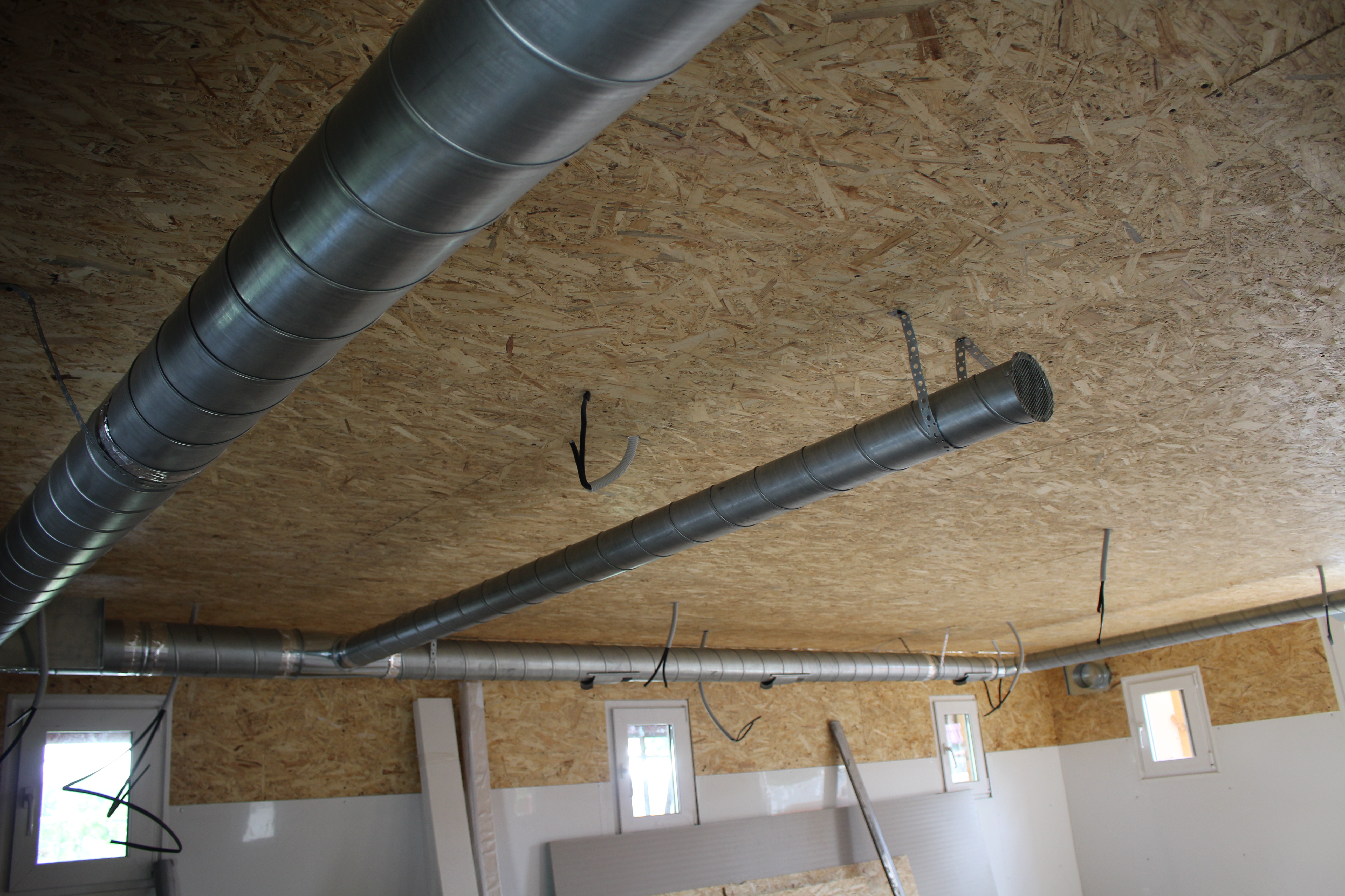 Comment faire de la ventilation dans le poulailler en hiver de vos propres mains