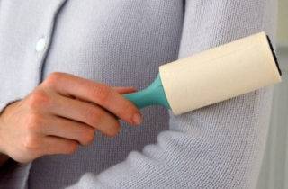 Un outil simple pour enlever le boulochage des vêtements en laine