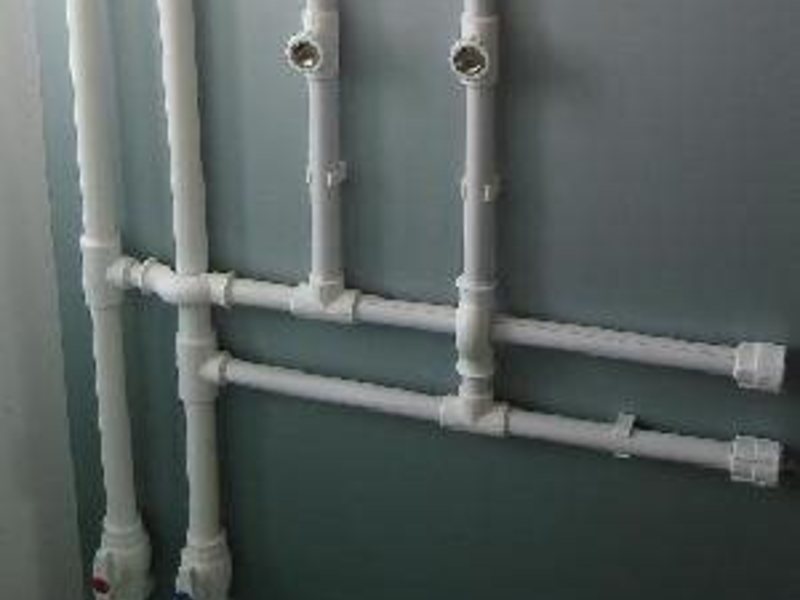 Plomberie en polypropylène à faire soi-même : tout savoir sur l'installation d'un système de tuyaux en plastique