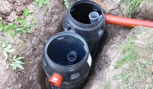 Comment faire une fosse septique à partir d'anneaux de vos propres mains: instructions étape par étape