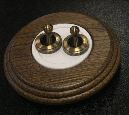 Connecter un lustre à un interrupteur double : schémas + règles d'installation