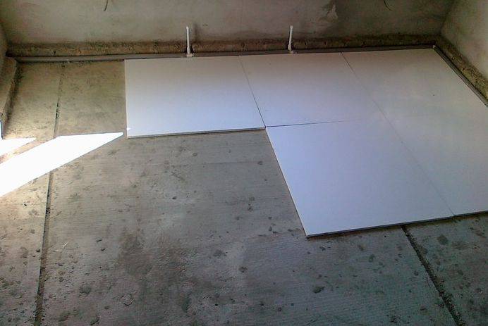 Quel chauffage au sol est préférable de choisir: un examen comparatif des options d'eau et d'électricité