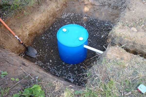 Fonctionnement d'une fosse septique: schéma de l'appareil et principe de fonctionnement d'une conception typique