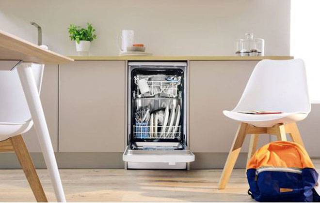 Examen du lave-vaisselle Indesit DSR 15B3 RU: fonctionnalité modeste à un prix modeste