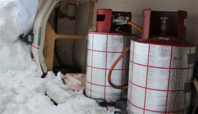 Comment isoler une conduite d'eau dans la rue pour qu'elle ne gèle pas en hiver: méthodes, photos, vidéos