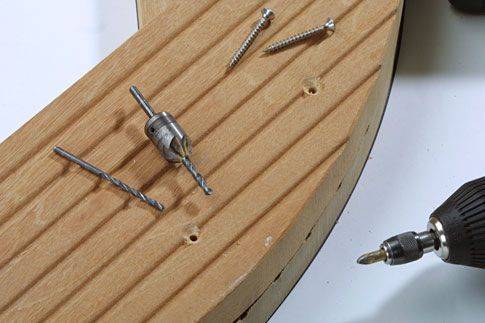 Construction d'une cabine de douche en bois pour une résidence d'été: instructions pas à pas tirées de l'expérience personnelle