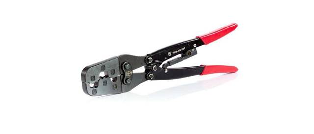 Raccordement et installation à faire soi-même de tuyaux métal-plastique