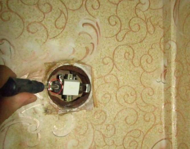 Comment changer, déplacer ou réparer un interrupteur de vos propres mains: instructions + vidéo