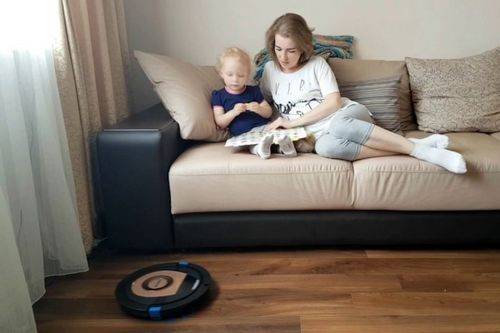 Présentation de l'aspirateur robot Philips FC8776 : nettoyer sans poussière, sans bruit et sans trop payer