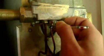 Que faire si un geyser fuit : aperçu des principales causes et recommandations pour leur élimination