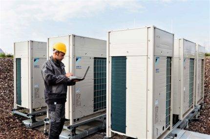 Installation d'un climatiseur externe dans le grenier: la possibilité de résoudre et d'analyser les spécificités techniques