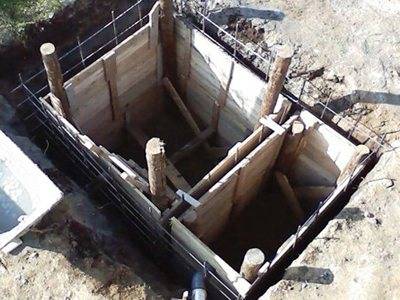Fosse septique en béton monolithique à faire soi-même: schémas et règles d'aménagement d'une fosse septique en béton