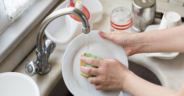 Comment nettoyer les cuillères et fourchettes en acier inoxydable - 12 façons