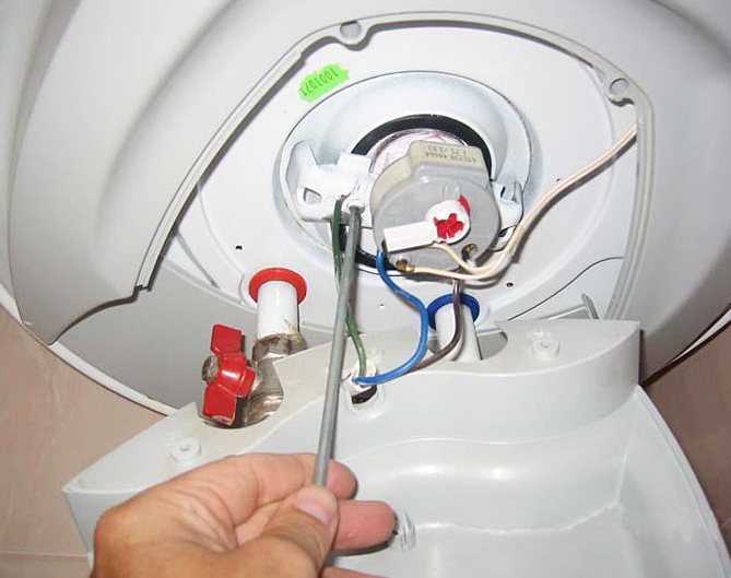 Réparation de chauffe-eau à faire soi-même - dysfonctionnements et dépannage