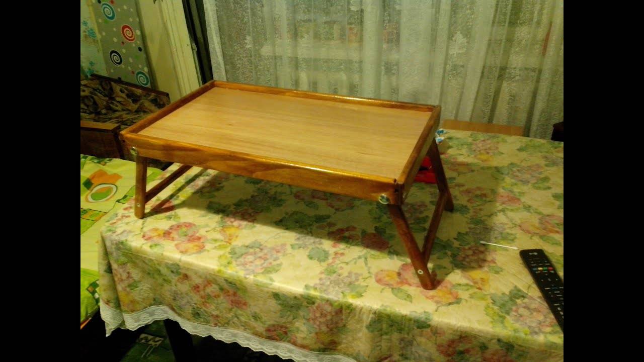 Vous ne pouvez pas interdire de vivre magnifiquement : une table de petit-déjeuner au lit