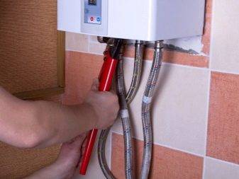 Le geyser ne s'allume pas lorsque l'eau est ouverte: que faire