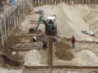 Drainage mural de la fondation: les spécificités de la disposition du système de drainage des eaux