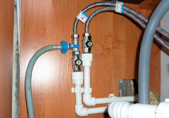 Comment connecter vous-même une machine à laver: instructions d'installation étape par étape