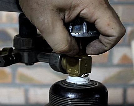 Le dispositif de la valve sur la bouteille de gaz et comment le remplacer si nécessaire