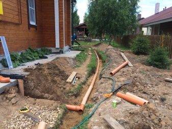 La pente du tuyau de drainage: calculs, normes et caractéristiques de l'installation du drainage sur une pente