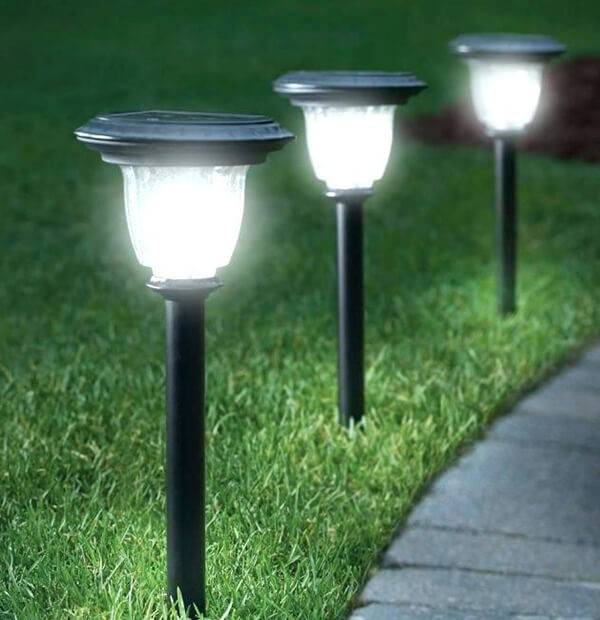 Lampes solaires de jardin