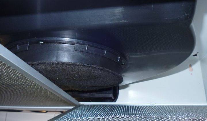 Filtre à charbon pour échappement: appareil, principe de fonctionnement et technologie de remplacement