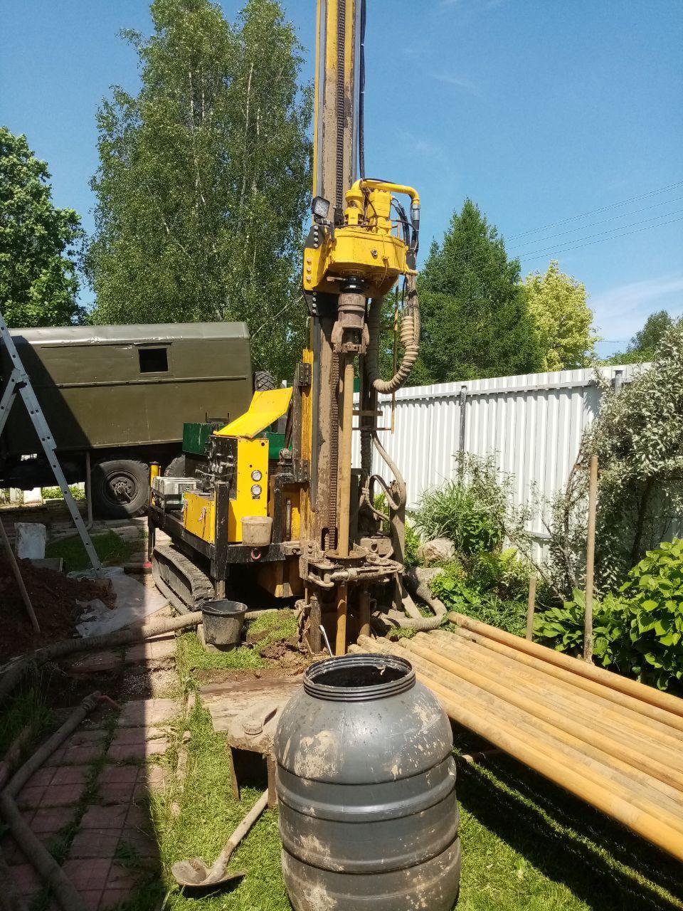 Forage d'un puits pour l'eau: bricolage toutes les étapes, matériel, processus