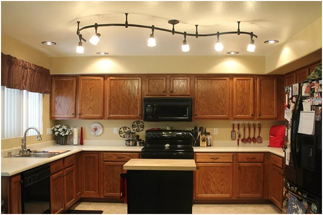 Luminaires dans la salle de bain au plafond: types, principes de placement, nuances d'installation