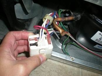 Le réfrigérateur ne s'éteint pas pendant une longue période - que faire ?