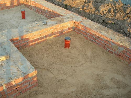 Égouts à faire soi-même pour un bain: schémas possibles et appareil indépendant