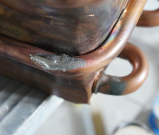Réparation d'échangeur de chaleur à colonne de gaz à faire soi-même: les principales étapes de la soudure d'un radiateur en cuivre