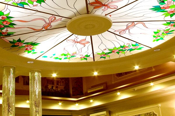 Prise de plafond sous le lustre: instructions d'installation de la prise au plafond