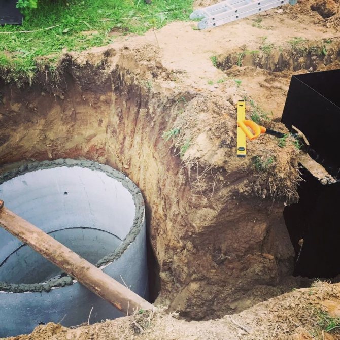 Comment faire une fosse septique de vos propres mains à partir de barils en utilisant des récipients en plastique comme exemple