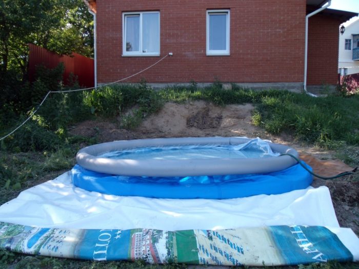 Comment faire une piscine à cadre dans le pays de vos propres mains