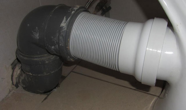 Comment raccorder une toilette à un égout: un aperçu des technologies d'installation pour tous les types de toilettes